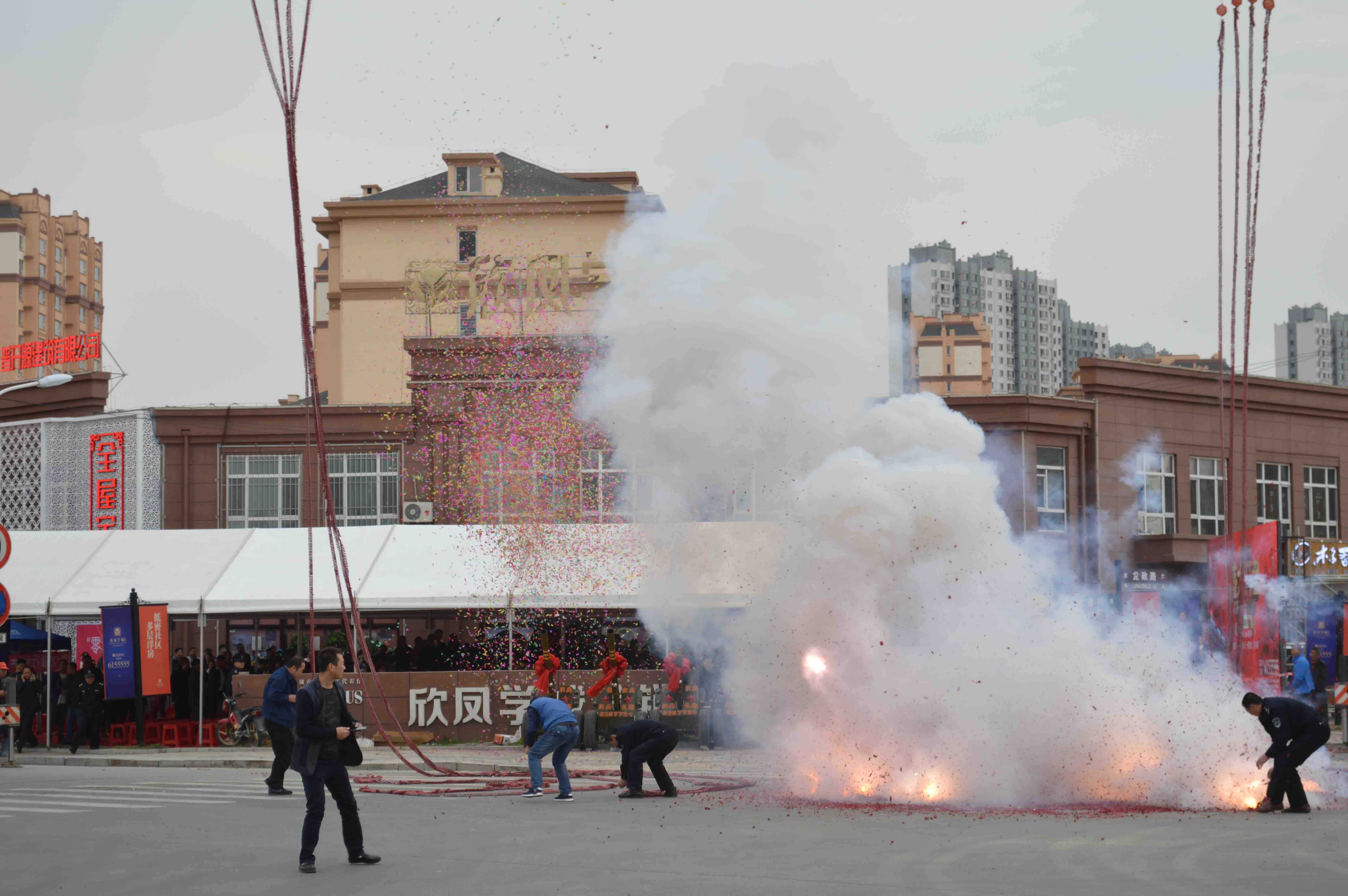 精彩进攻连连不停，场面火爆异常